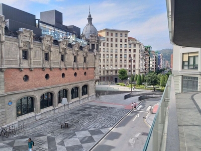 Alquiler de piso en Barrio de Abando de 3 habitaciones con terraza y garaje