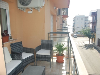 Alquiler de piso en calle Salvador Espriu de 3 habitaciones con terraza y muebles