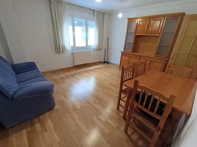 Alquiler de piso en Centro - Cuenca de 2 habitaciones con muebles y calefacción