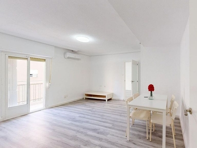 Alquiler de piso en Centro - Murcia de 4 habitaciones con balcón y aire acondicionado