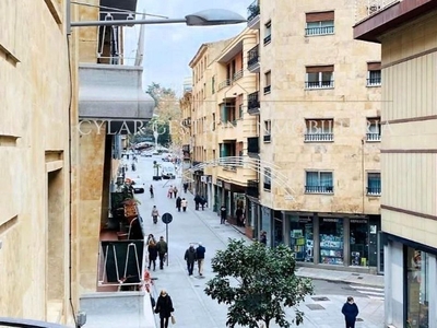 Alquiler de piso en Centro - Salamanca de 4 habitaciones con terraza y muebles