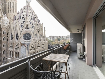 Alquiler de piso en La Sagrada Família de 4 habitaciones con terraza y garaje