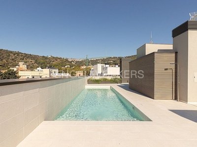 Alquiler de piso en Sarrià de 3 habitaciones con terraza y piscina