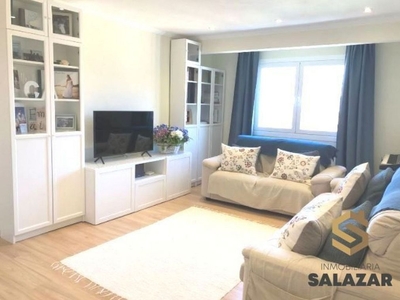 Alquiler de piso en Zabala de 4 habitaciones con terraza y muebles