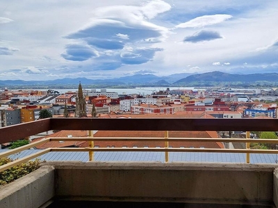 Piso en alquiler en Cuatro Caminos de 3 habitaciones con terraza y garaje