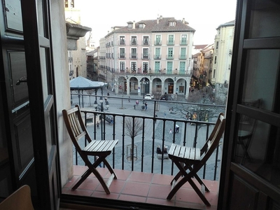 Piso en alquiler en Plaza Mayor - San Agustín de 2 habitaciones con muebles y balcón