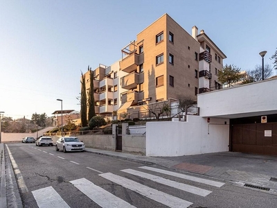 Piso en venta en calle Picos de Europa de 3 habitaciones con terraza y piscina