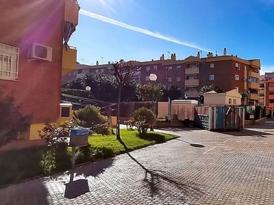 Piso en venta en Linares de 4 habitaciones con terraza y piscina