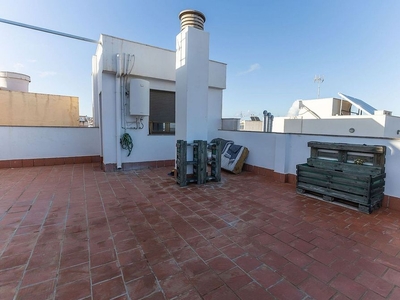 Piso en venta en Melilla de 2 habitaciones con terraza y ascensor