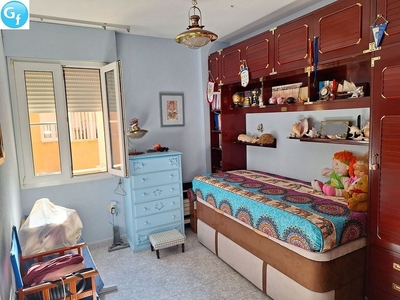 Piso en venta en Melilla de 4 habitaciones con garaje y aire acondicionado