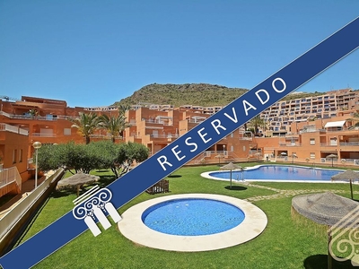 Venta de ático en avenida Del Mar de 2 habitaciones con terraza y piscina