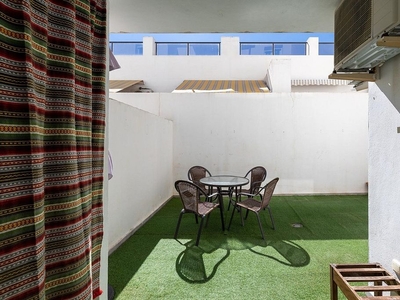 Venta de piso en Avda. De los Ogíjares de 2 habitaciones con terraza y piscina