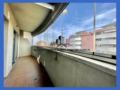 Venta de piso en Bellavista de 3 habitaciones con terraza y piscina