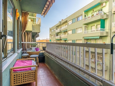 Venta de piso en calle D'alcover Reus Tarragona España de 3 habitaciones con terraza y balcón