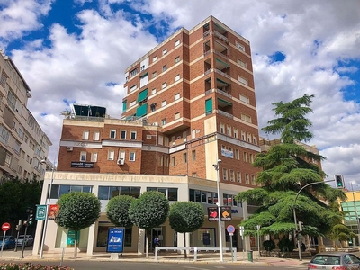 Venta de piso en calle Martín Cansado de 2 habitaciones con terraza y balcón