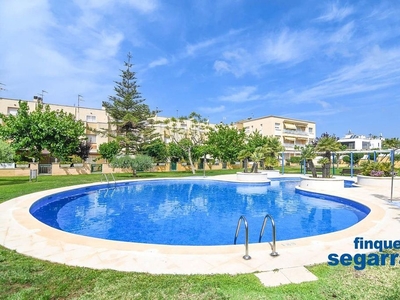 Venta de piso en Costa Daurada - Sant Gaietà de 2 habitaciones con terraza y piscina