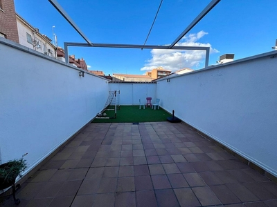 Venta de piso en San Roque-Concordia-Adoratrices de 3 habitaciones con terraza y garaje