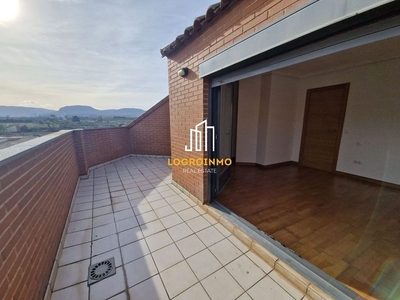 Venta de piso en Villamediana de Iregua de 3 habitaciones con terraza y piscina