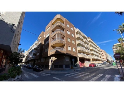 3 BEDROOM APARTMENT IN TORREVIEJA, 250 METERS FROM THE BEACH.