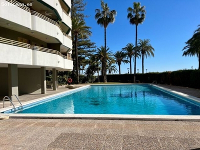 Apartamento en Benicàssim en primera línea junto al mar y con piscina en Almadraba