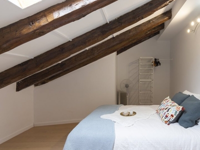 Bonita habitación en apartamento de 15 habitaciones en Sol, Madrid