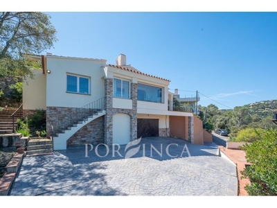 Bonito chalet con espectaculares vistas al mar a solo 900 metros de la emblemática bahía de Sa Riera