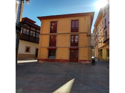 CASA CON LOCAL COMERCIAL EN PLENO CENTRO DE POLA DE SIERO