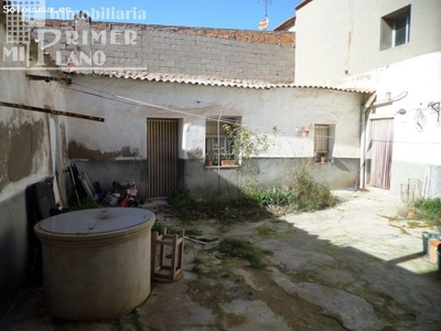 *Casa, en esquina, junto a los colegios, dos plantas para reformar en Pedro Muñoz, solo 78.000€*