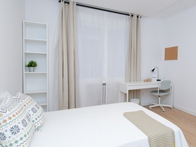 Habitaciones para alquilar en apartamento de 8 habitaciones en Madrid
