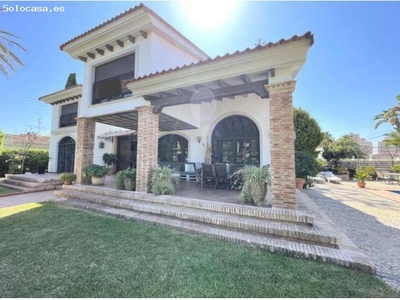 Hermosa villa con 5 dormitorios, piscina privada en Los Ángeles, Torrevieja!