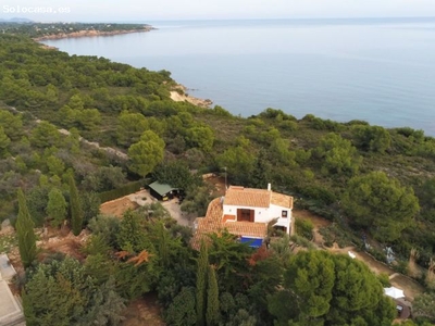 Primera línea de mar, casa estilo mediterráneo con piscina, en Finca 1782 M2 y espectaculares vistas
