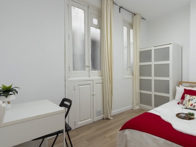 Se alquilan habitaciones en piso compartido en Gran Via, Madrid