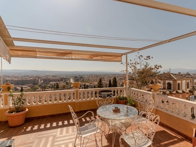 Venta de casa con terraza en Albaicín (Granada)