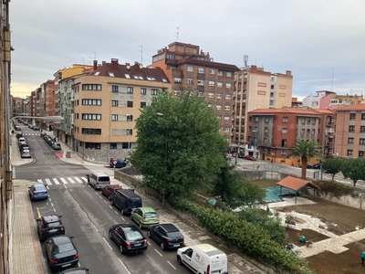Venta de piso con terraza en Ceares (Gijón)