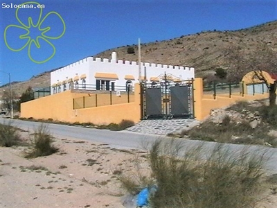 Villa en Venta en Zuazo de Vitoria, Almería