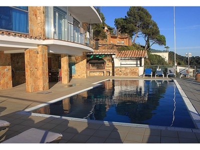 Villa exclusiva en primera línea del mar! 7200m de parcela.