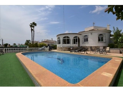 Villa independiente con piscina privada