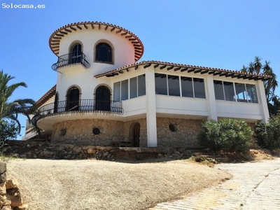 Villa para reformar con helipuerto y vista al mar y montaña en Las Rotas, Denia