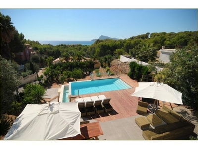 Villa reformada con vistas al mar. Altea