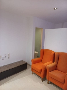 Alquiler de estudio en calle Oviedo con muebles y calefacción