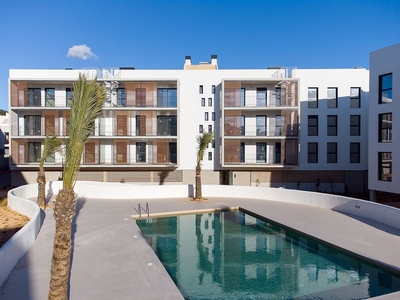 Ático en alquiler en Puig Den Valls de 3 habitaciones con terraza y piscina