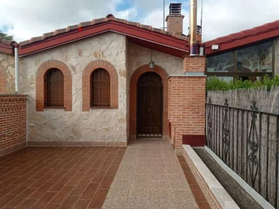 Casa adosada en venta en Centro en Plaza Vega-San Pedro de Cardeña por 86,000 €