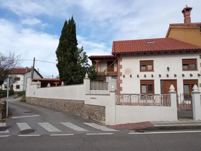 Casa pareada en venta en Calle Barrio La Pedraja en Boo de Piélagos por 198,000 €