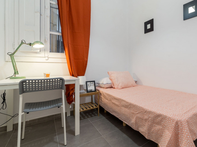 Habitación en apartamento de 5 dormitorios en Eixampl, Valencia