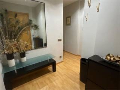 Piso de tres habitaciones 93 m², Barcelona