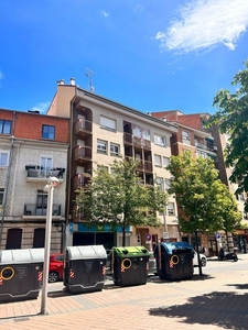 Piso en alquiler en calle De José Zorrilla de 2 habitaciones con terraza y garaje