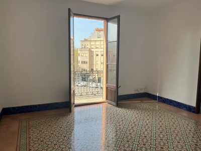 Piso en venta en Plaza del Obelisco en Arxiduc por 520,000 €