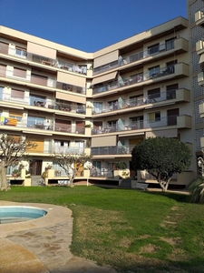 Venta de piso en calle De Santiago Rusiñol de 3 habitaciones con terraza y piscina