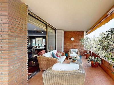 Venta de piso en Sarrià de 5 habitaciones con terraza y piscina