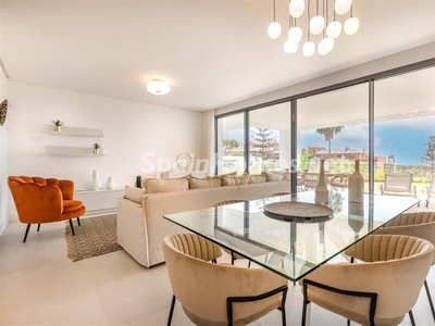 Apartamento ático en venta en Cabopino-Artola, Marbella